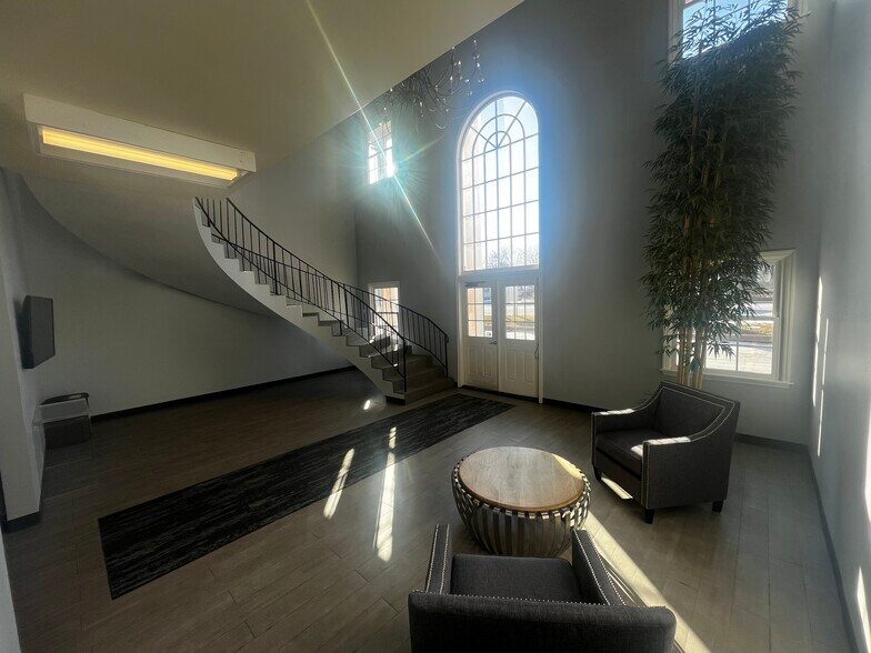 More Photos Of 552 S Washington St, Naperville Office For Lease