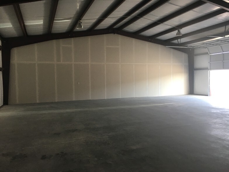 More Photos Of 301 Thomas Pl, Everman Warehouse For Lease