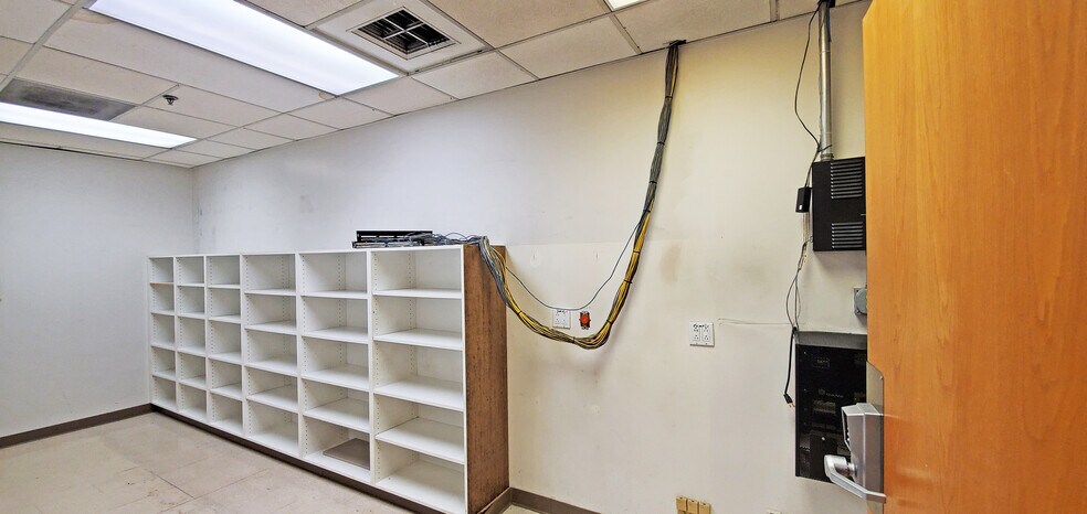 More Photos Of 12660 Riverside Dr, Valley Village Medical For Lease