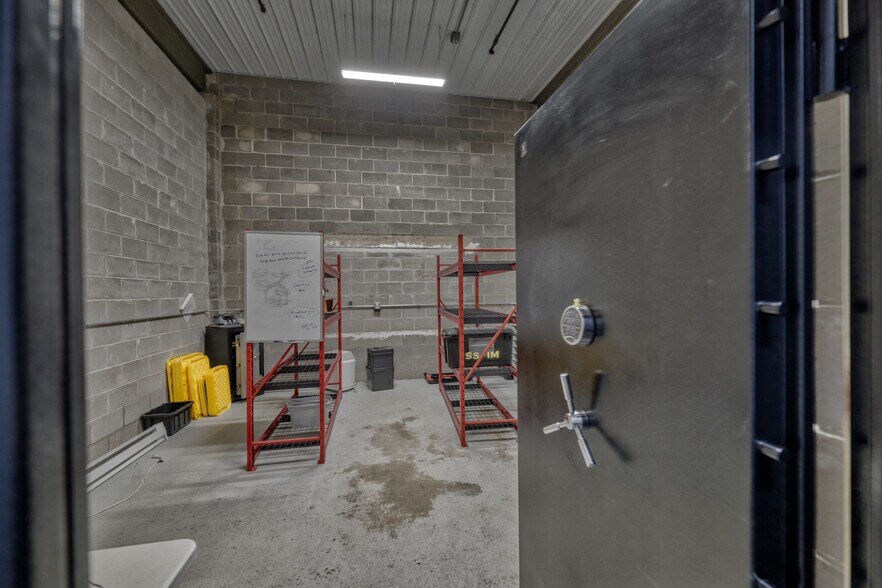 More Photos Of 106 E Smith St, Iron Mountain Distribution For Sale