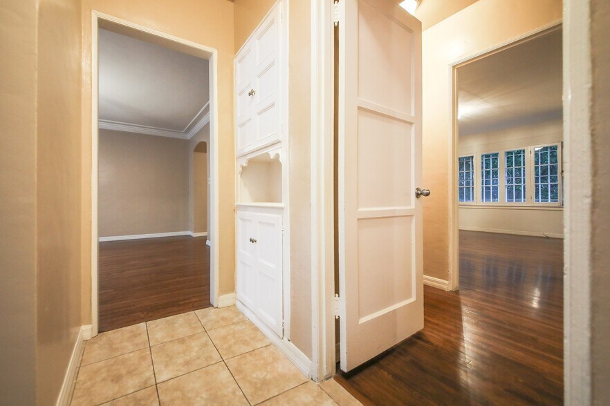 More Photos Of 147 N Detroit St, Los Angeles Apartments For Sale