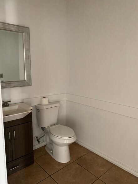 More Photos Of 5637 Burton ln, Corpus Christi Storefront Retail Office For Lease