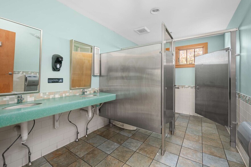 More Photos Of 57-59 State Rd, Kittery Medical For Sale