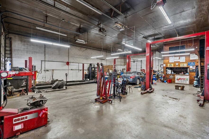 More Photos Of 2901 Randleman Rd, Greensboro Auto Repair For Sale