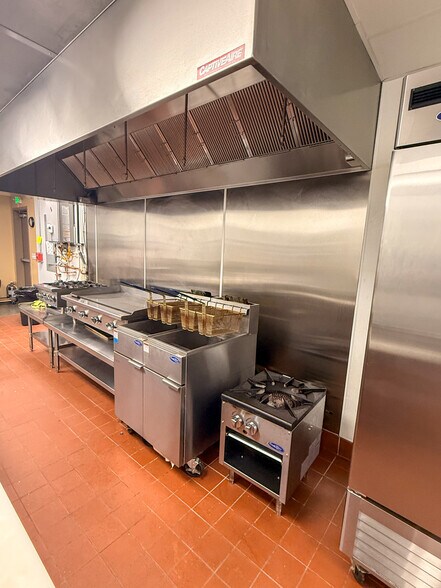 More Photos Of 1521 E Nob Hill Blvd, Yakima General Retail For Lease
