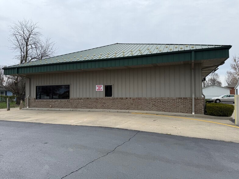 More Photos Of 304 S Obannon St, Raymond Fast Food For Lease