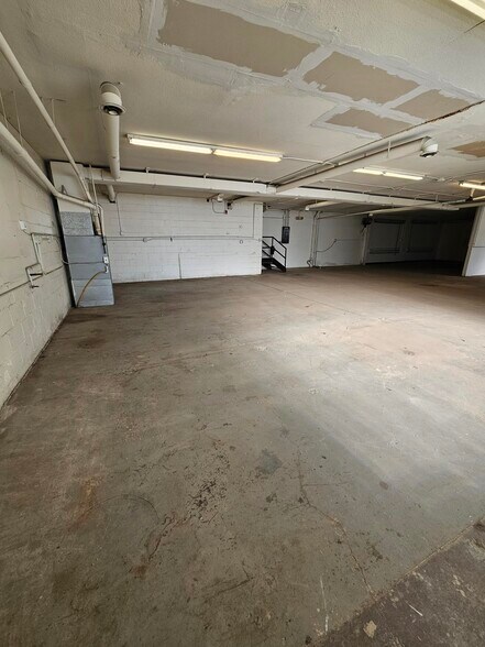 More Photos Of 340 Lake Ave, Rochester Light Distribution For Lease