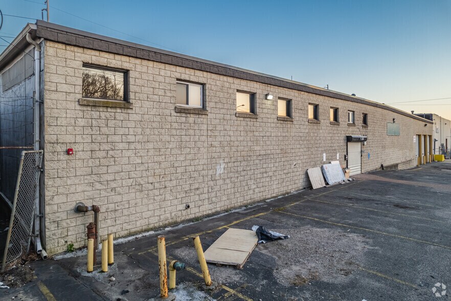 Primary Photo Of 168 Railroad St, Huntington Manufacturing For Lease