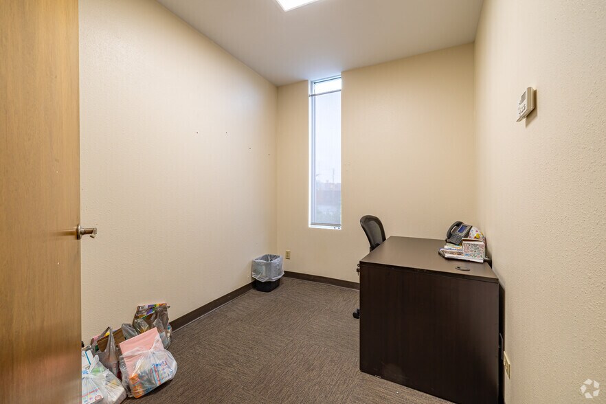More Photos Of 4802 Texas Blvd, Texarkana Office For Sale