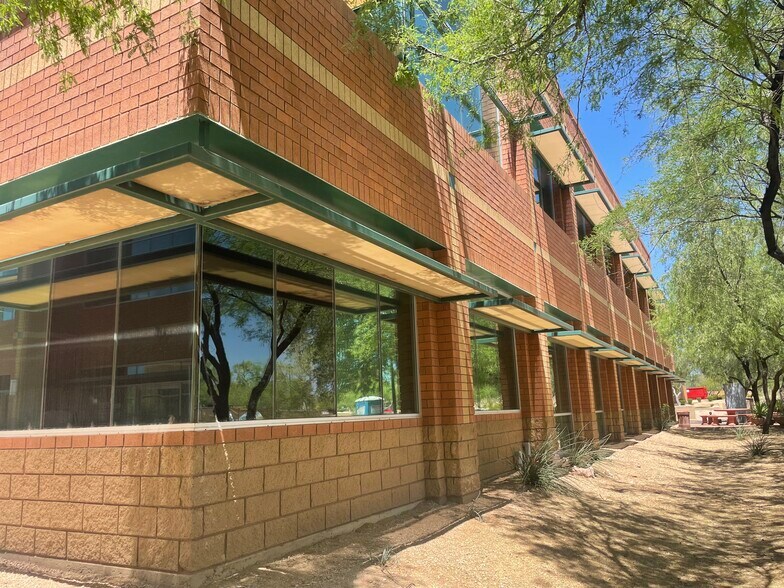 More Photos Of 8322 E Hartford Dr, Scottsdale Medical For Lease
