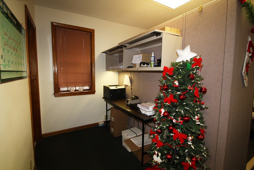 More Photos Of 2527 Cranberry Hwy, Wareham Office For Sale