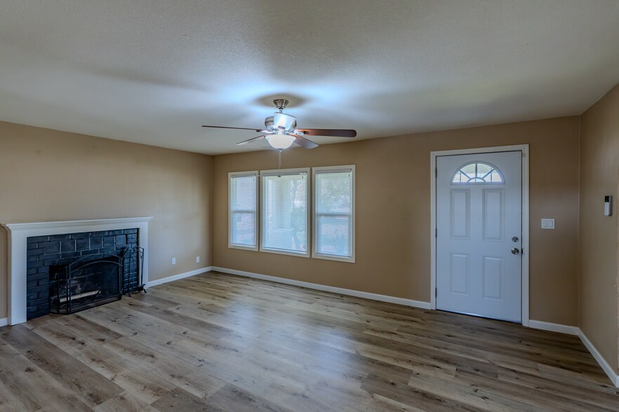 More Photos Of 2234 E Yosemite Ave, Manteca Office For Lease