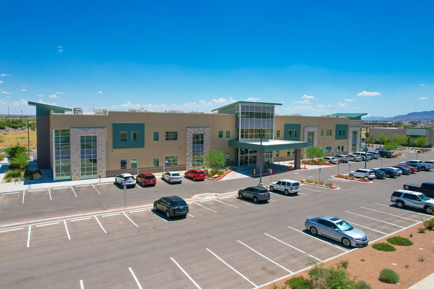 More Photos Of 11450 Gateway N Blvd, El Paso Hospital For Lease