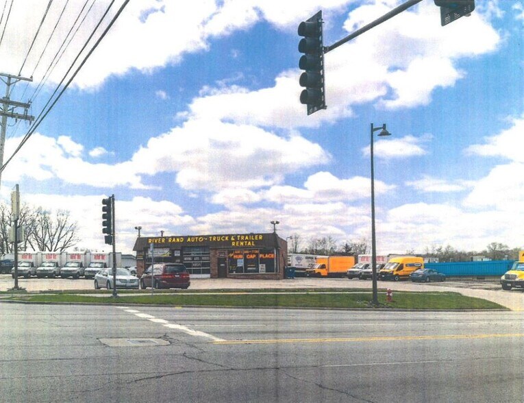 More Photos Of 1000 S Bartlett Rd, Streamwood Freestanding For Sale