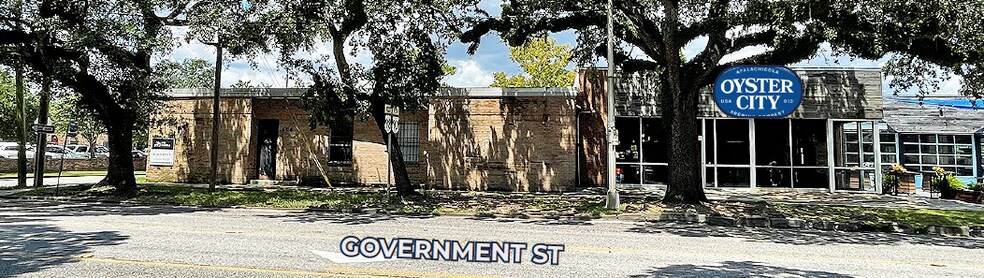 More Photos Of 63 S Dearborn St, Mobile Office For Sale