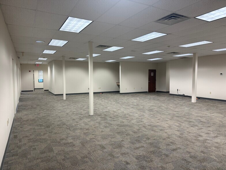 More Photos Of 47 Airpark Ct, Greenville Office For Lease