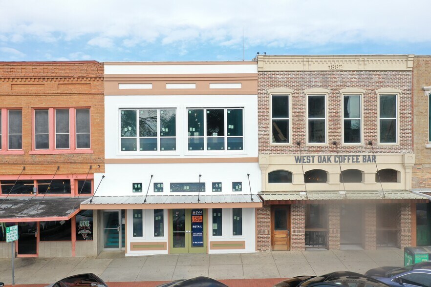 More Photos Of 116 W Oak St, Denton Storefront Retail Office For Lease