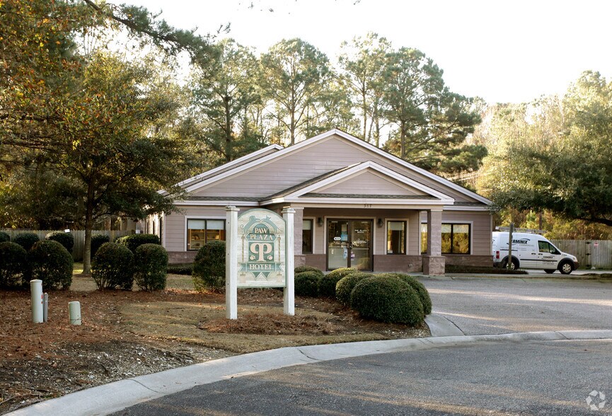 Primary Photo Of 367 Wando Place Dr, Mount Pleasant Freestanding For Lease