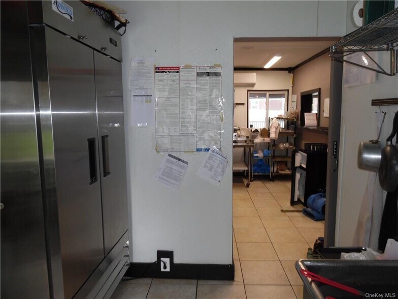 More Photos Of 89 Sullivan Ave, Liberty Bar For Sale