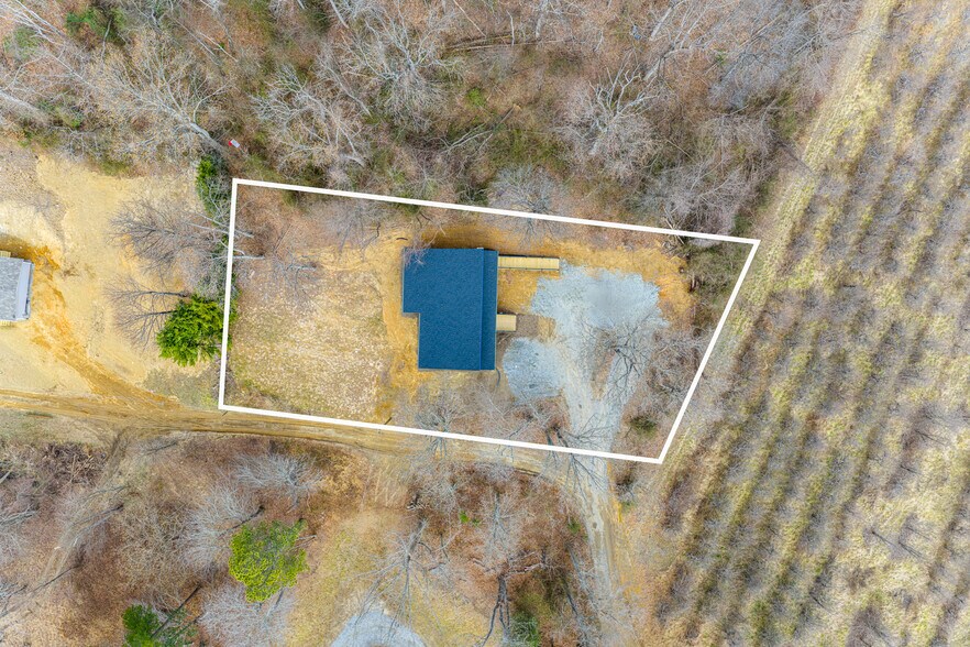 More Photos Of 153 Hackleburg Ln, Hendersonville Multifamily For Sale