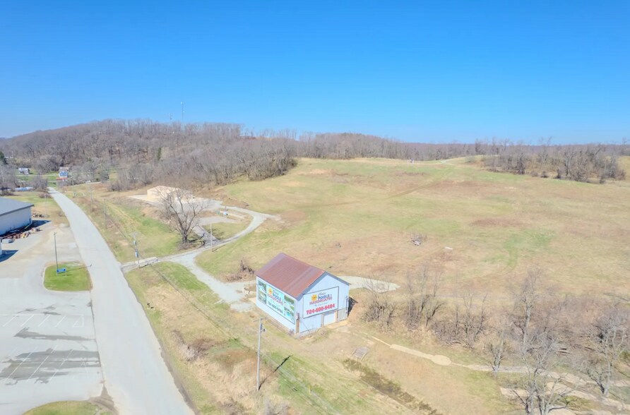 More Photos Of 651 E Pittsburgh St, Greensburg Warehouse For Lease