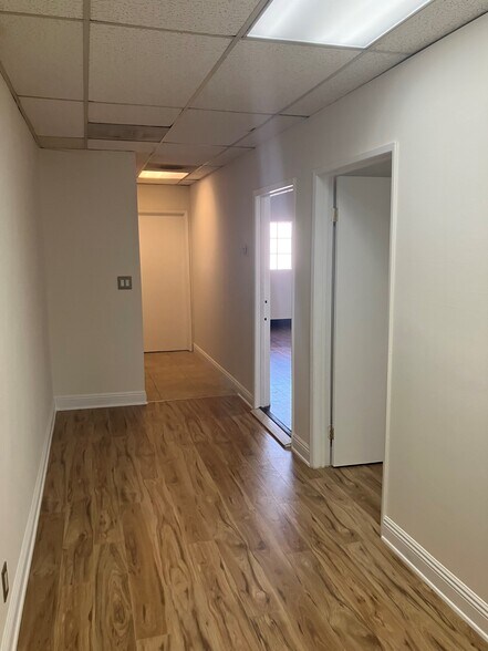 More Photos Of 1907 W Burbank Blvd, Burbank Office For Lease