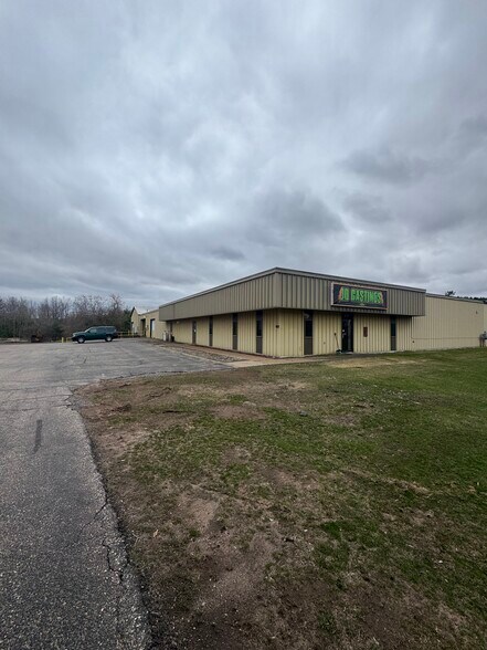 More Photos Of 623 Circle Dr, Iron Mountain Industrial For Sale