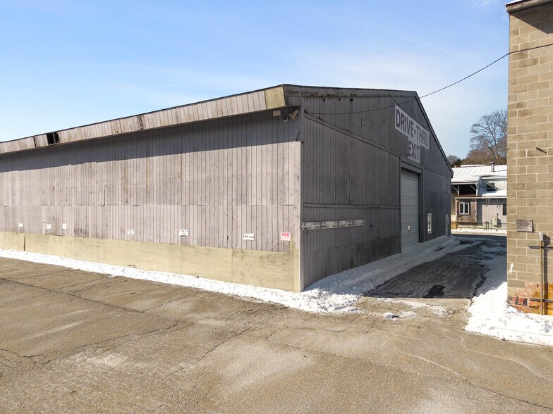More Photos Of 45 Richards Grove Rd, Quaker Hill Service For Sale