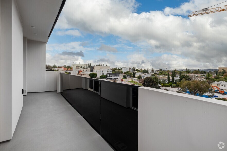 More Photos Of 951 Ogden Ave, Los Angeles Apartments For Lease