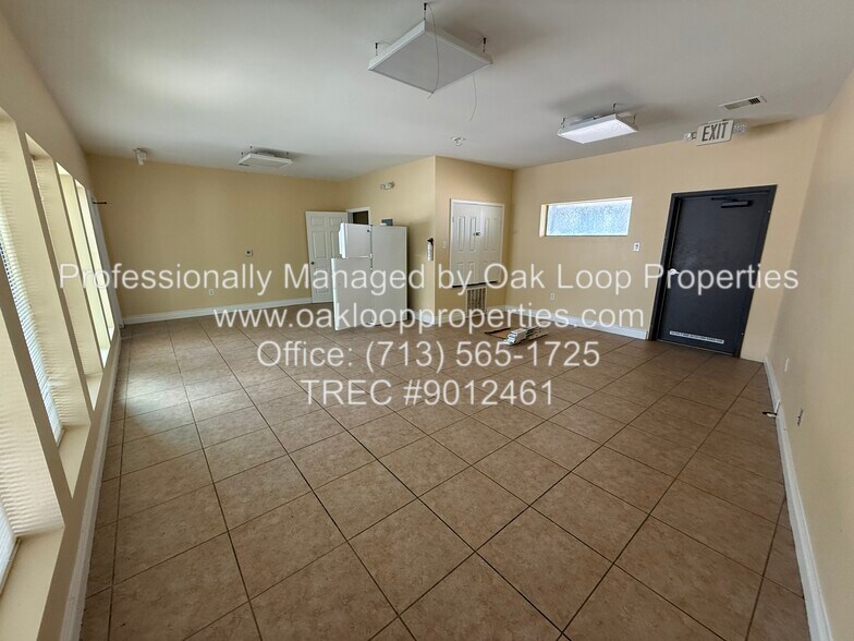 More Photos Of 2724 Crossview Dr, Houston Storefront Retail Office For Lease