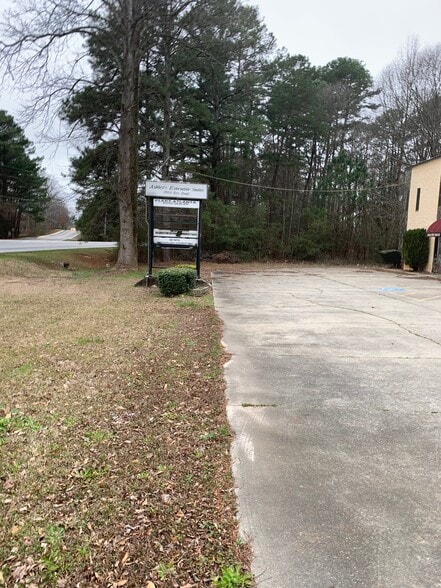 More Photos Of 2054 Rex Rd, Morrow Flex For Sale