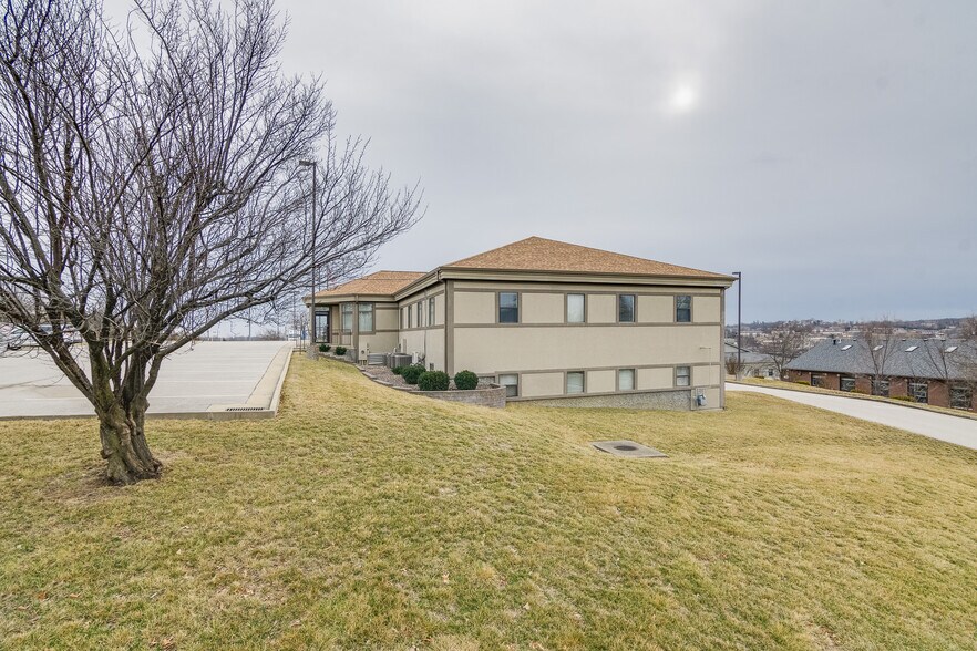 More Photos Of 2023 St. Mary's Blvd, Jefferson City Medical For Lease