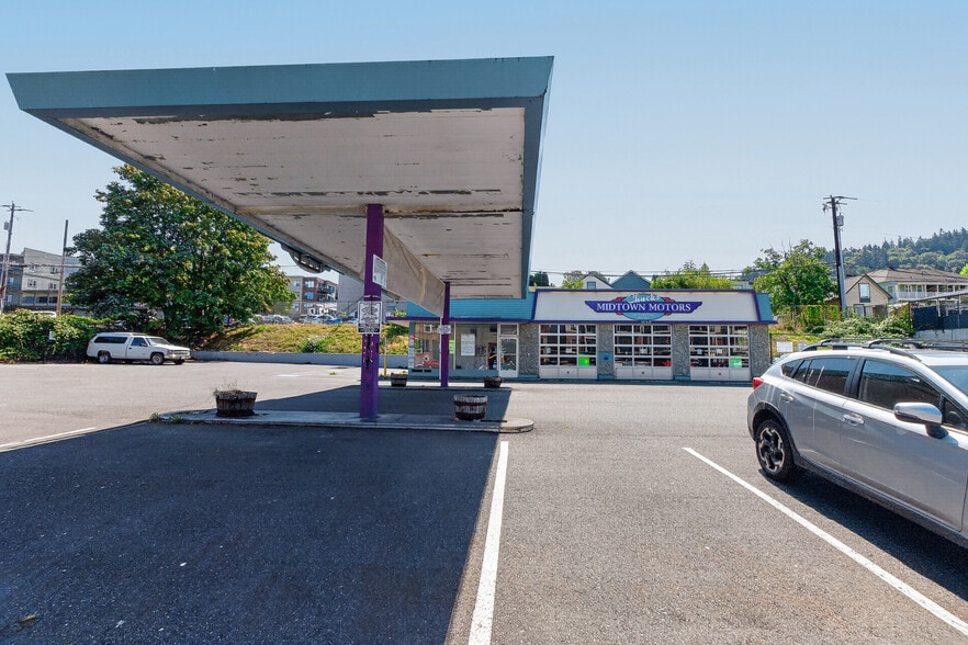More Photos Of 1058 N State St, Bellingham General Retail For Sale