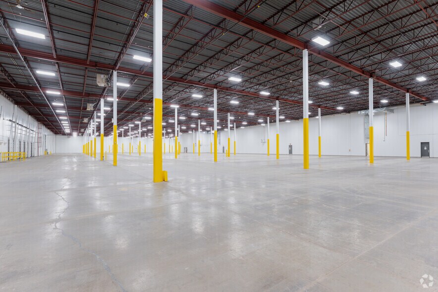 More Photos Of 2351 Upper Middle Rd E, Oakville Warehouse For Lease