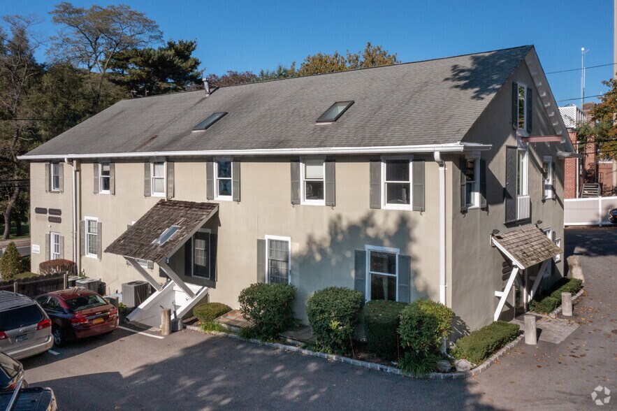More Photos Of 3 Harbor Rd, Cold Spring Harbor Office For Lease