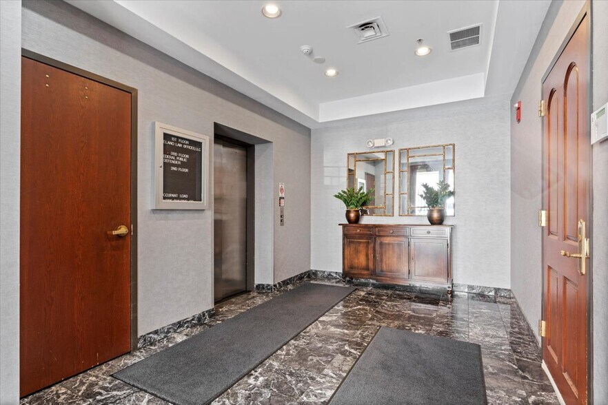 More Photos Of 200 S 6th St, Springfield Office For Sale