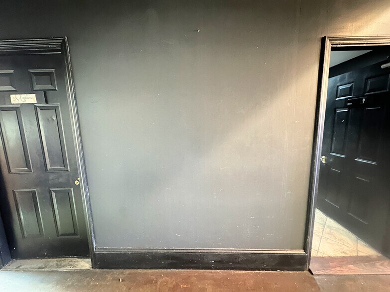 More Photos Of 1910 Magazine St, New Orleans Storefront Retail Residential For Lease