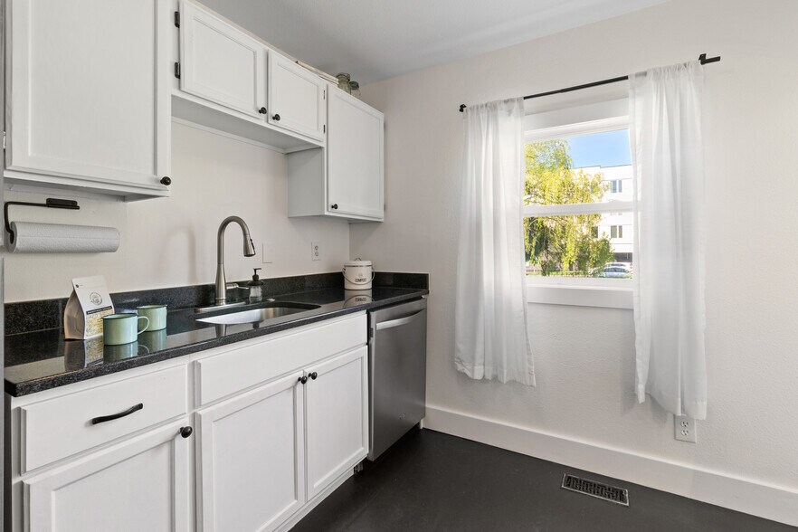 More Photos Of 510 E 16th St, Vancouver Manufactured Housing Mobile Home Park For Sale