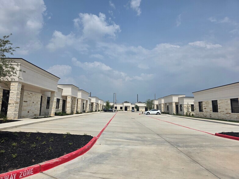 More Photos Of 28111 S Firethorne Rd, Katy Office For Lease