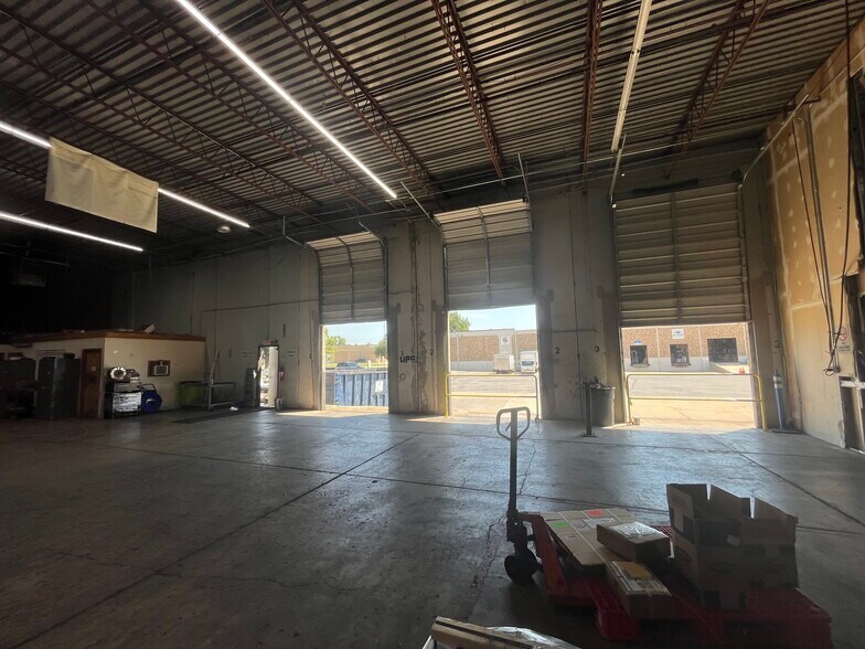 More Photos Of 4130-4150 Will Rogers Pky, Oklahoma City Warehouse For Lease