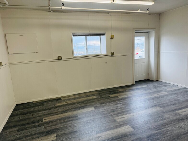 More Photos Of 202 N Cedar St, Port Angeles Flex For Lease