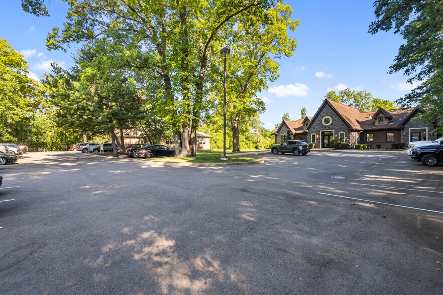 More Photos Of 440 W Centre Ave, Portage Office For Sale