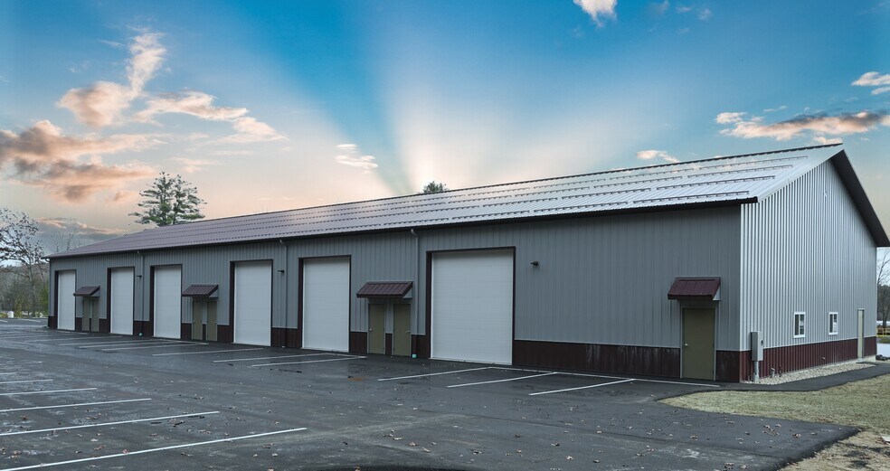 More Photos Of 47 Thames Rd, Hooksett Service For Lease