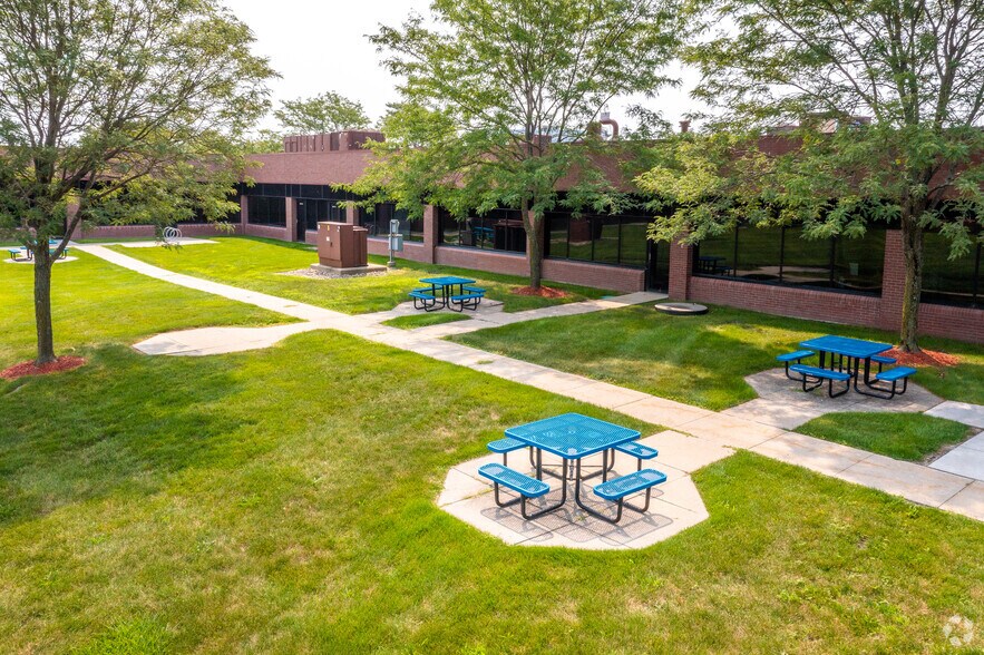 More Photos Of 7601 Office Plaza Dr N, West Des Moines Office For Lease