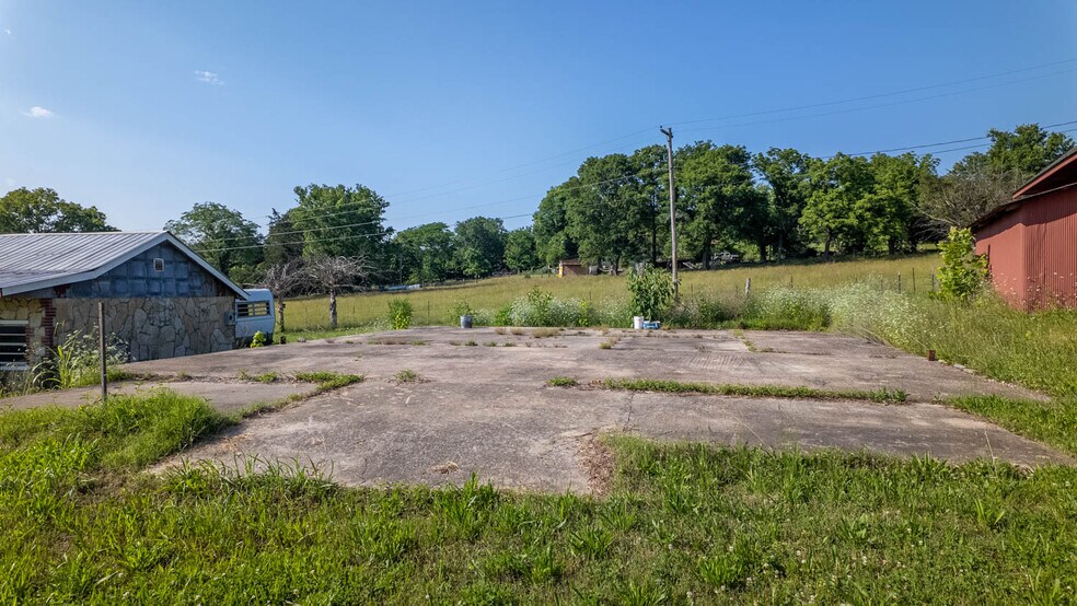 More Photos Of 2516 US-63, Hardy General Retail For Sale