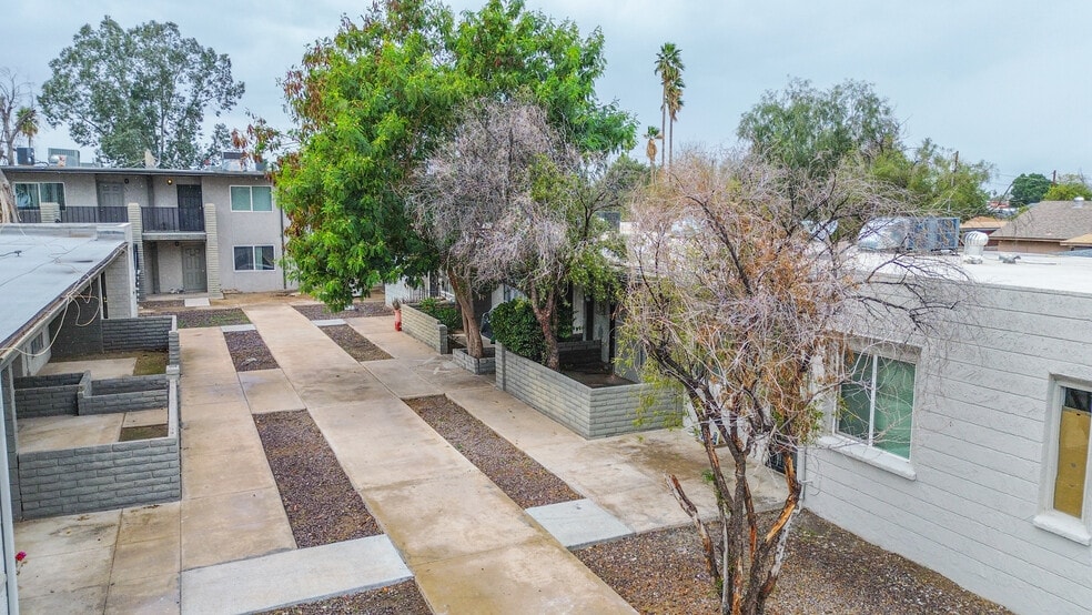 More Photos Of 5820 W Claremont St, Glendale Apartments For Sale