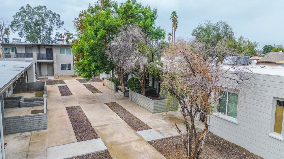 More Photos Of 5820 W Claremont St, Glendale Apartments For Sale