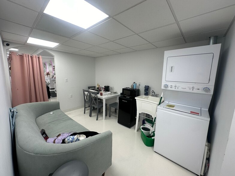 More Photos Of 559-561 Lake Ave, Saint James Medical For Sale