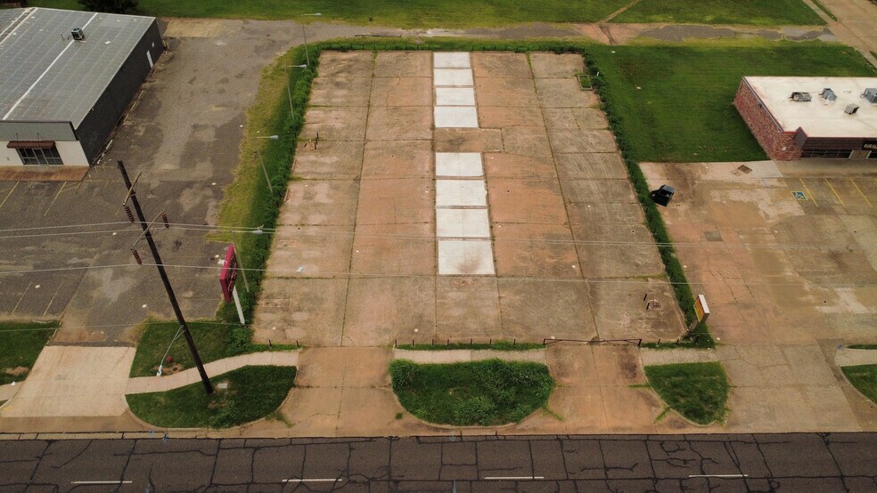 More Photos Of 9531 10th St, Midwest City Land For Lease