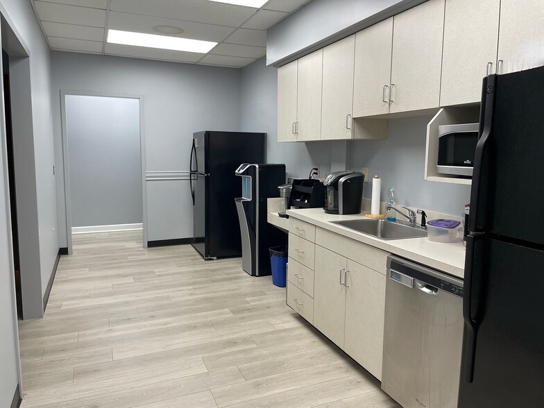 More Photos Of 213 Overlook Cir, Brentwood Office For Lease